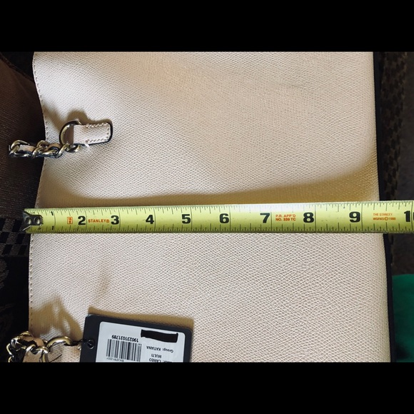 ‼️SOLD‼️Guess Tote - Picture 5 of 7